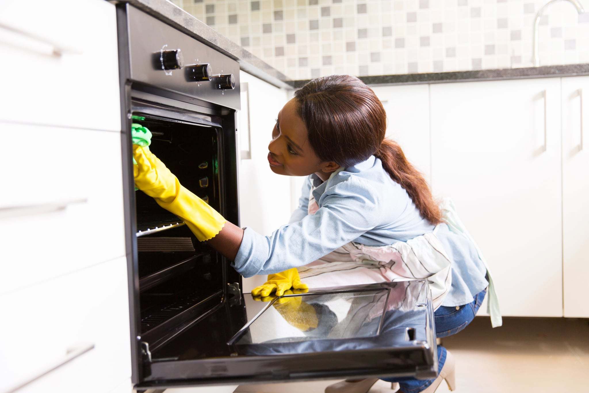 Как очистить плиту от жира и нагара